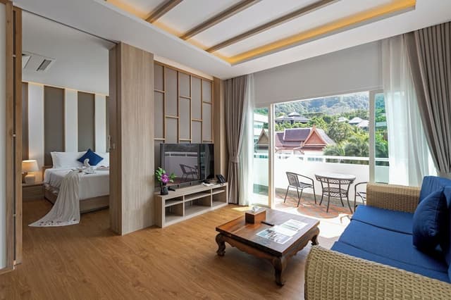 New One Bedroom Penthouse Suite with Rooftop Jacuzzi