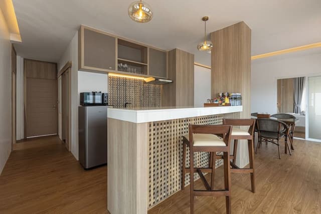 New Three Bedroom Family Suite with Jacuzzi (One-time free minibar)