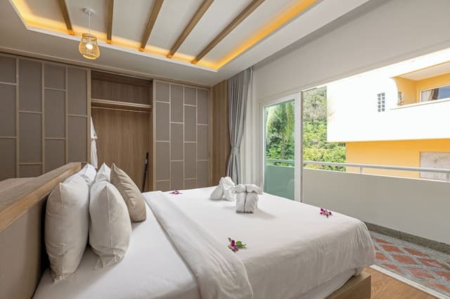 New Three Bedroom Family Suite with Jacuzzi (One-time free minibar)