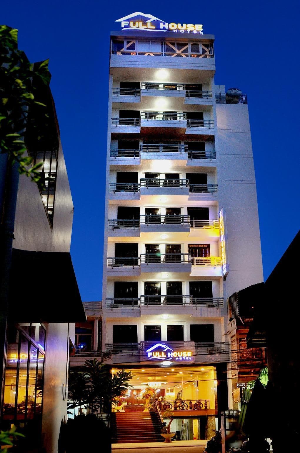 โรงแรมฟูล เฮาส์