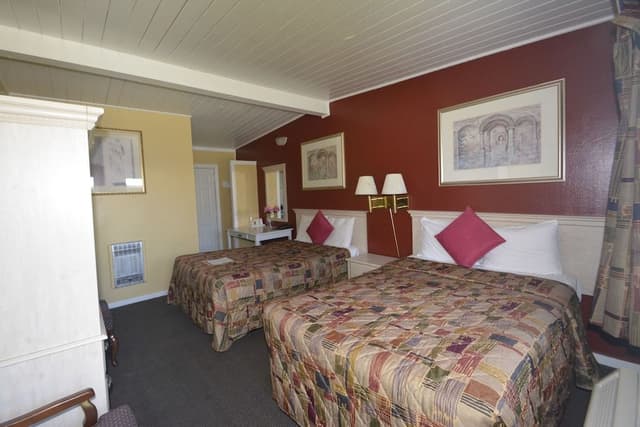 Standard Room, 2 Queen Beds, Non Smoking