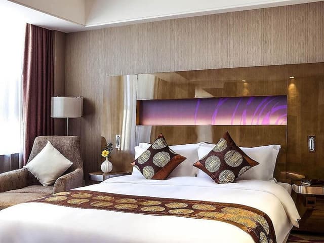 Deluxe Room, 1 King Bed