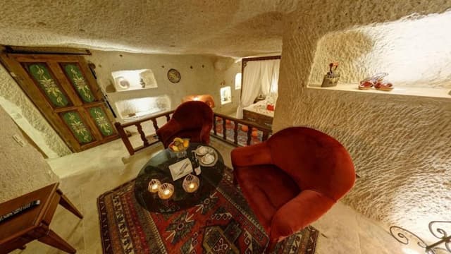 HONEYMOON ROOM