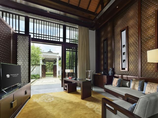 Two Bedroom Jetpool Villa (Lake View)