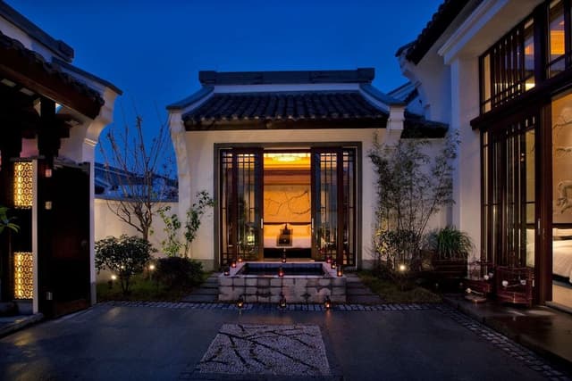 Two Bedroom Jetpool Villa (Lake View)