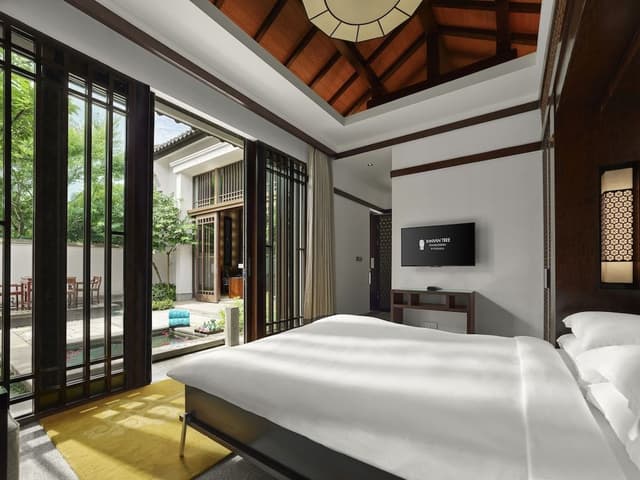 Two Bedroom Jetpool Villa (Lake View)