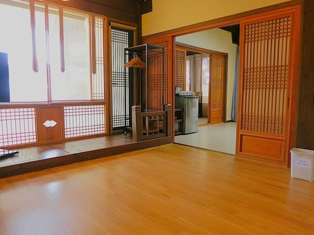 Wol Hwa C (Hanok Building 1F)