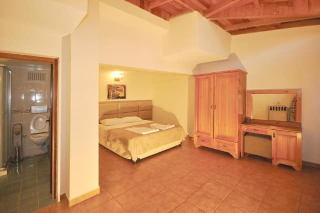 Family Room (2 Adults + 2 Children)