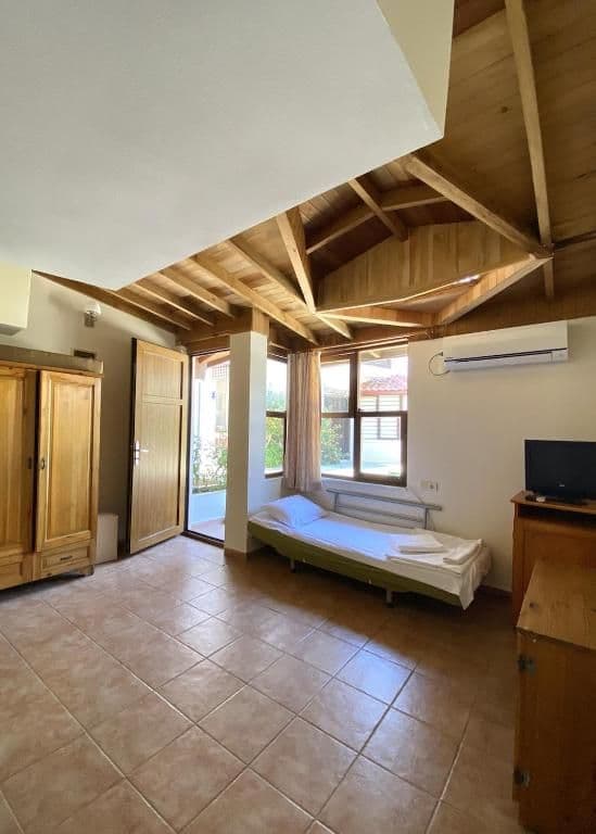 Family Room (2 Adults + 2 Children)