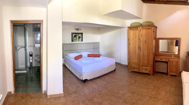 Family Room (2 Adults + 2 Children)