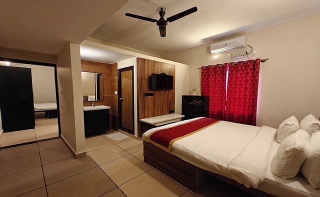 Deluxe Family AC Room