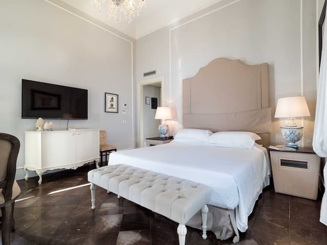 Classic Double Room, 1 King Bed, Accessible, Private Bathroom