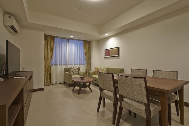 Corner Suite