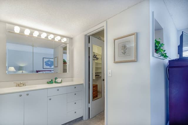 Condo (Bay Oaks On the Bay 3rd Floor)