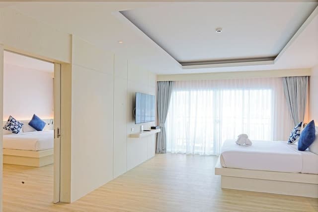 Suite 4 Pax