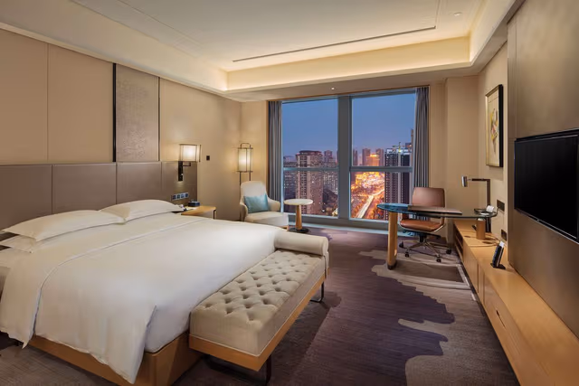 KING GUEST ROOM