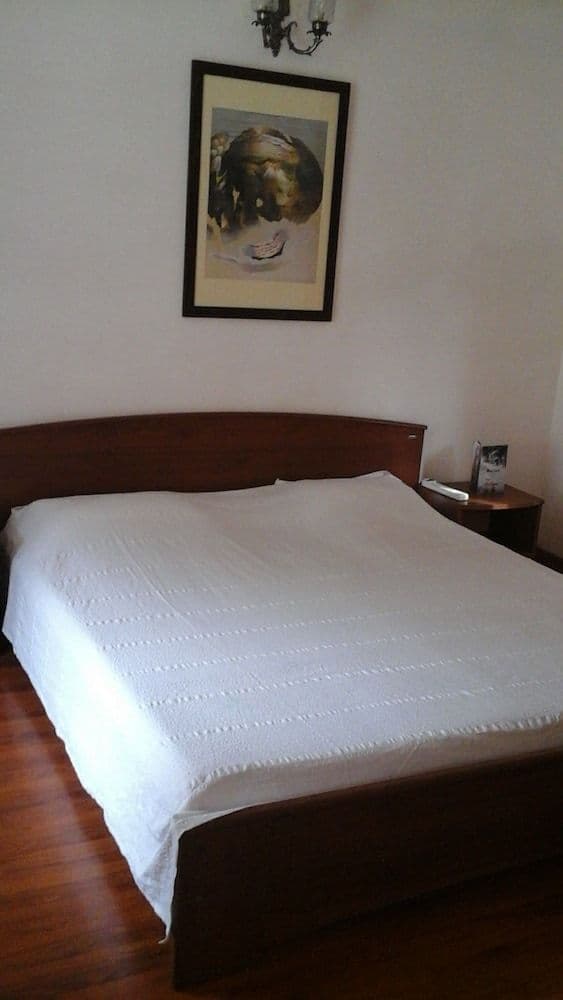 Deluxe Double Room, 1 King Bed, Hill View