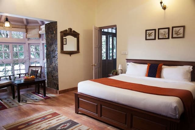 Deluxe Double Room, 1 King Bed, Hill View