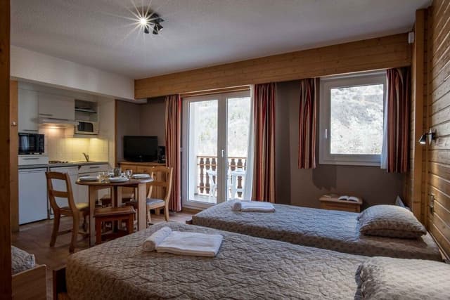 Studio, Balcony, Mountain View