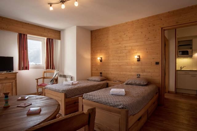 Studio, 2 Twin Beds, Balcony, Mountain View