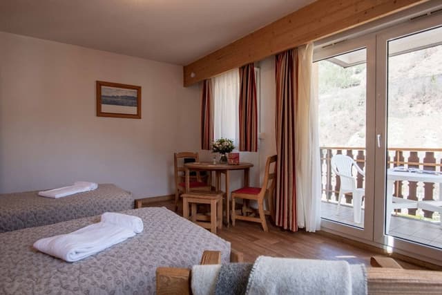 Studio, 2 Twin Beds, Balcony, Mountain View