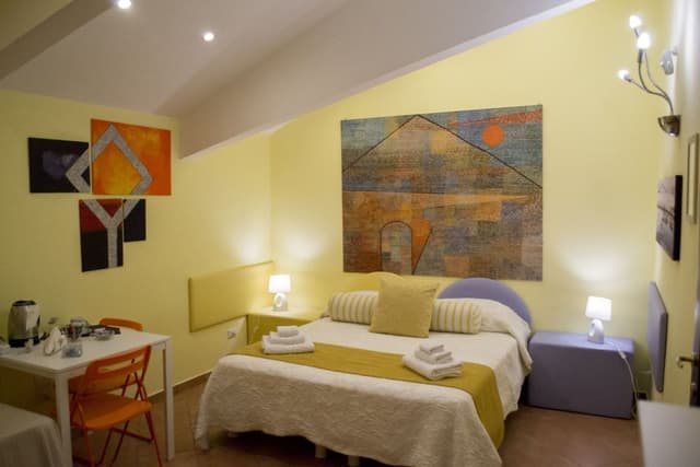 Double or Twin Room (External bathroom)