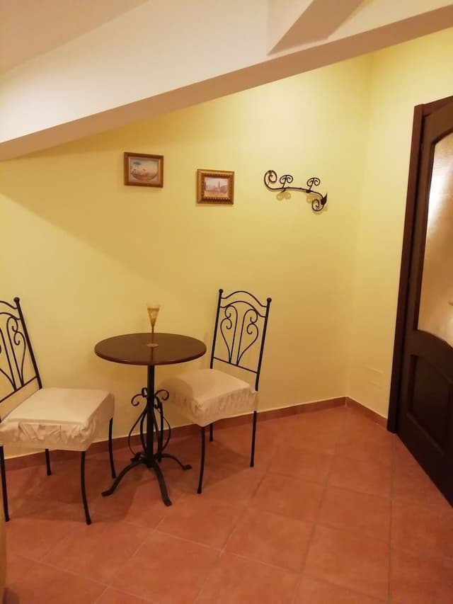 Double or Twin Room (External bathroom)