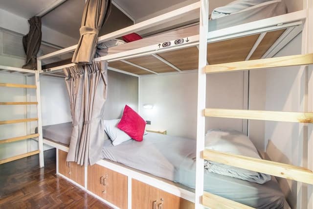 6 Beds Mixed Dormitory