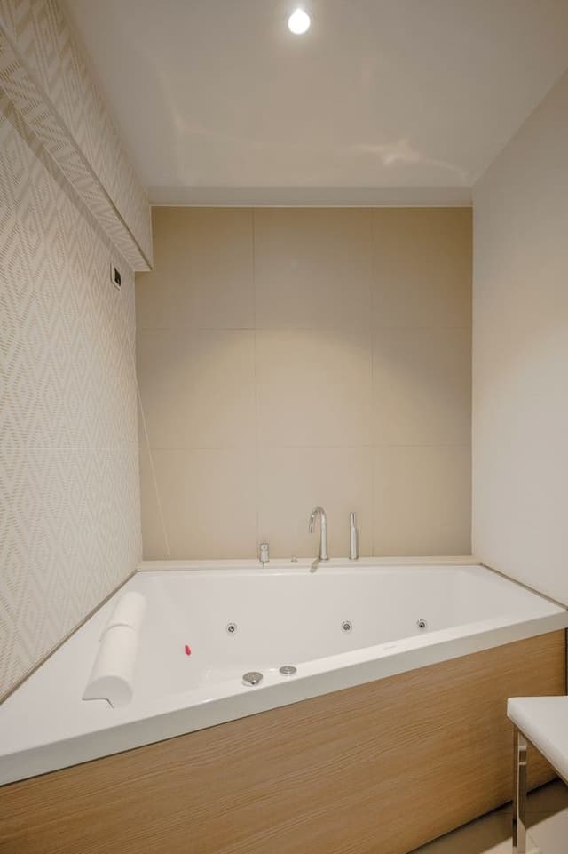 Junior Suite (with Whirlpool)