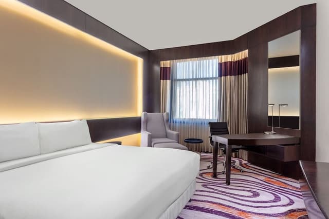 Royal Room, 1 King Bed (Royal club with bathtub)