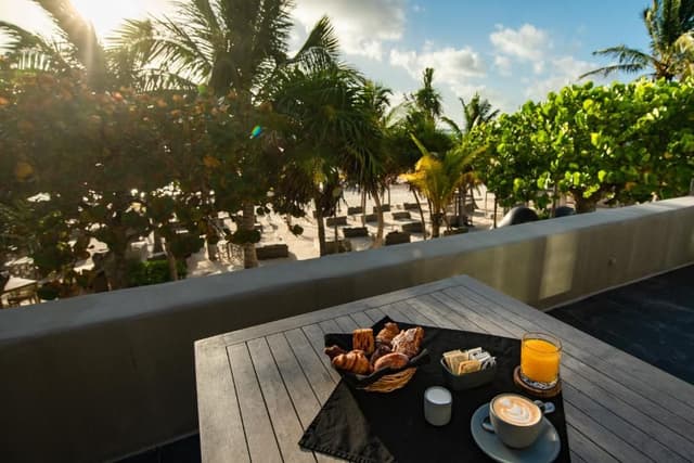 Master Suite - Beach Front