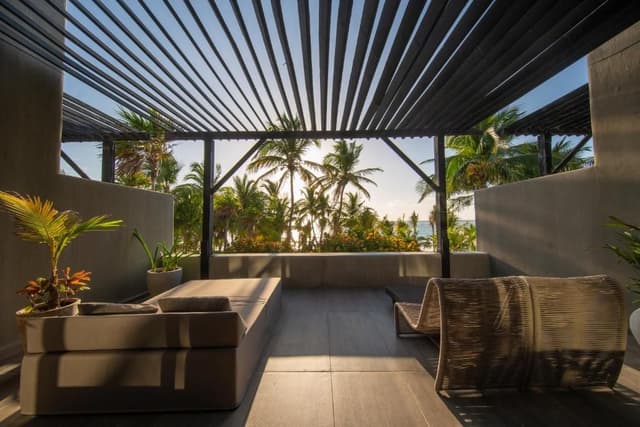 Master Suite - Beach Front