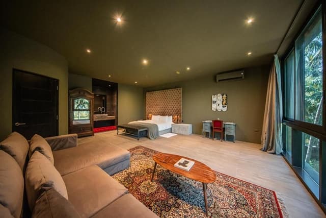 Townhouse Labyrinth Suite