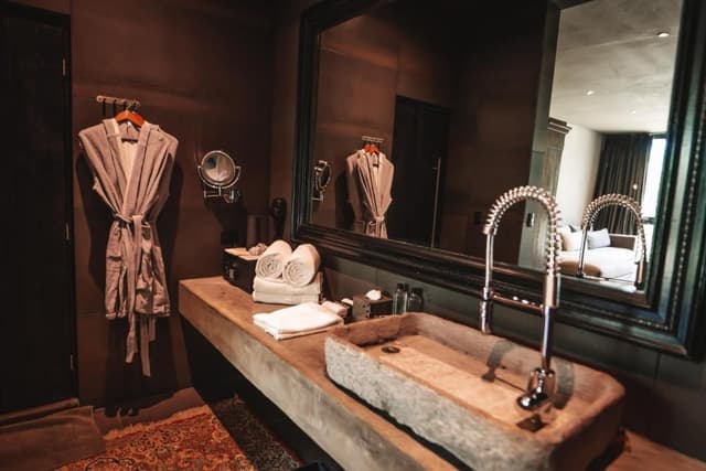 Townhouse Labyrinth Suite