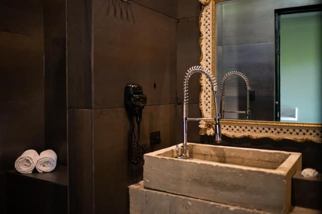 Townhouse Labyrinth Suite