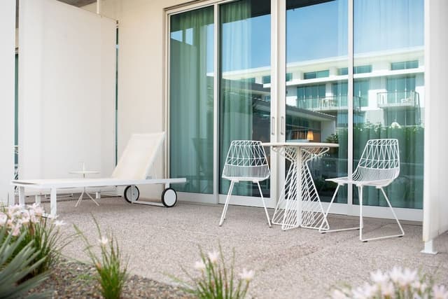 Accessible Premium Cabana King