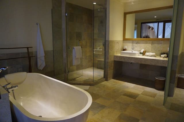 Premier Suite, 1 King Bed, Garden View, Poolside
