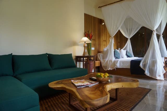 Premier Suite, 1 King Bed, Garden View, Poolside