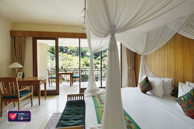 Sapodilla Suite Room with Balcony