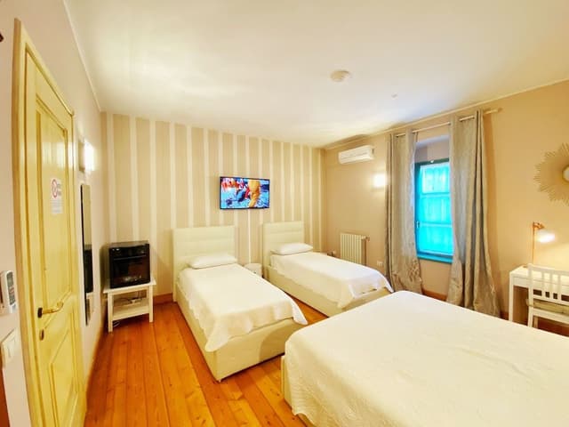 Deluxe Quadruple Room, 1 Bedroom, Private Bathroom