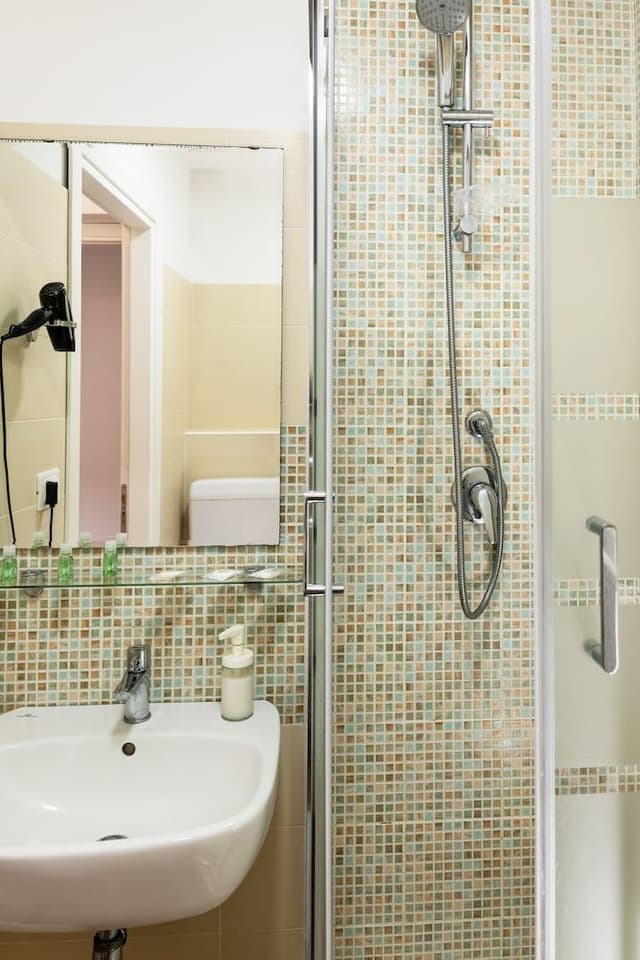Double Room (1)