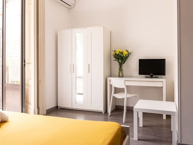 Double Room (1)