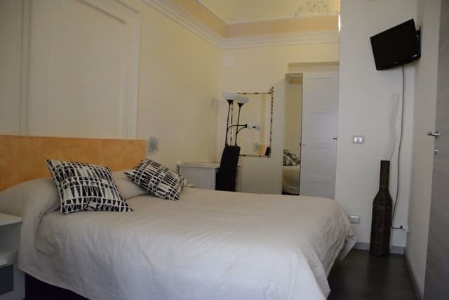 Double Room (Pacini)