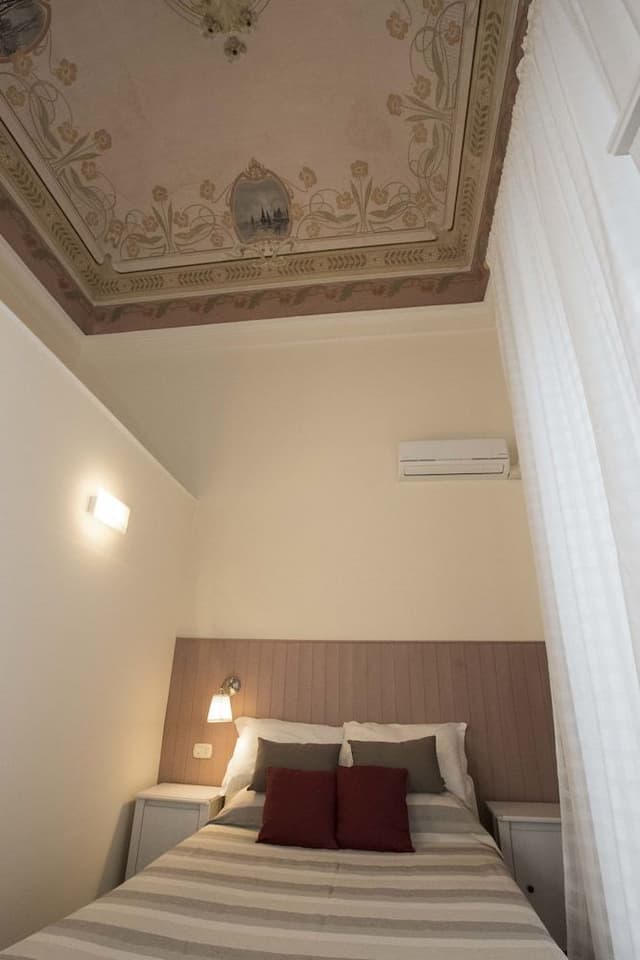 Comfort Single Room, Private Bathroom