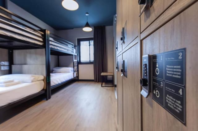 LLIT HABITACIÓN QUÀDRUPLE PRIVADA