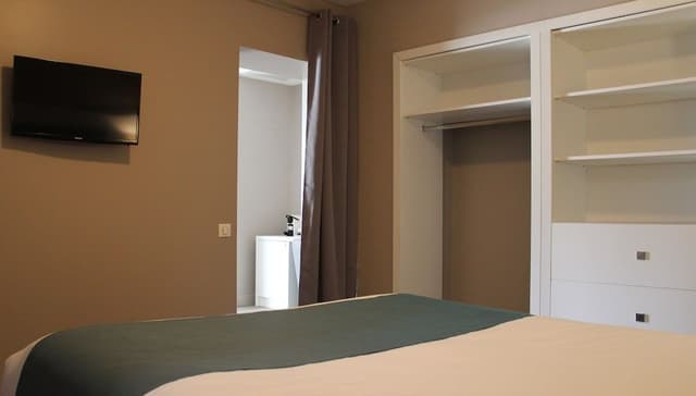 Junior Suite, Accessible (Parking side, view train tracks)