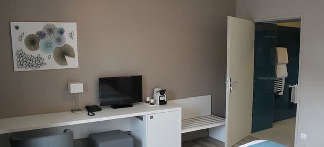 Double Room, Accessible (Parking side, view train tracks)
