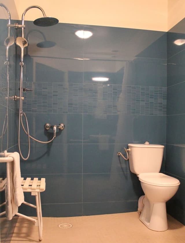 Junior Suite, Accessible (Parking side, view train tracks)