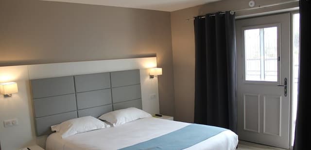 Double Room, Accessible (Parking side, view train tracks)