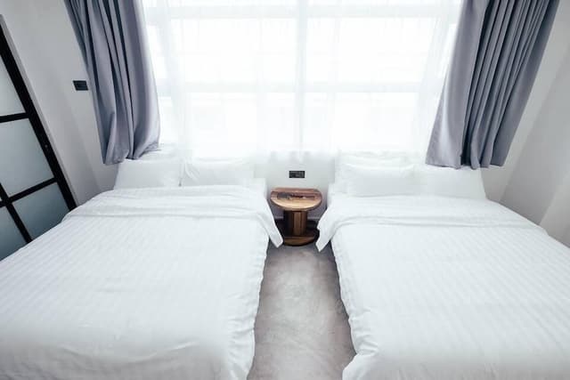 Family 4 Bathtub Suite